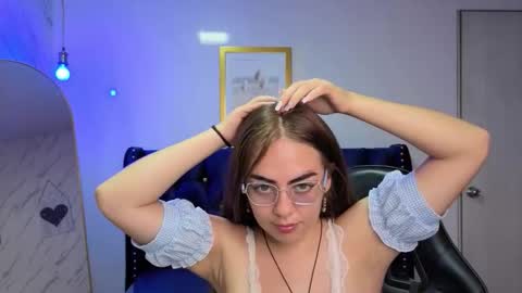 Live 1000pm 600am COLOMBIAN HOUR online show from November 8, 1:38 pm