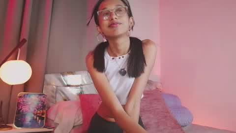 luna_valen online show from November 18, 10:00 pm