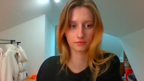 L U N A  online show from December 18, 2:49 pm