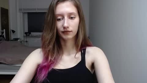 L U N A  online show from December 3, 6:49 am