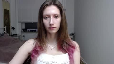 L U N A  online show from December 17, 6:28 am