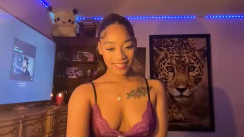 lunaa_11 online show from December 1, 3:32 am