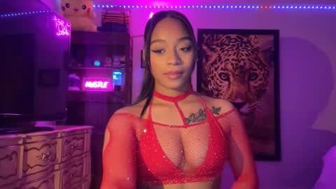 lunaa_11 online show from May 1, 5:10 am