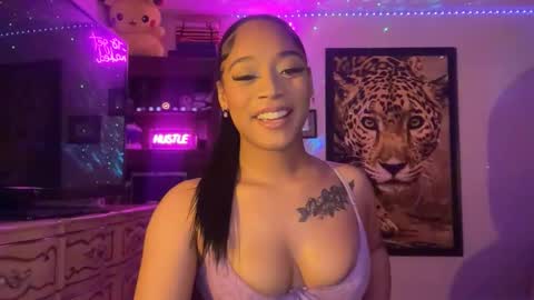 lunaa_11 online show from May 30, 6:00 am