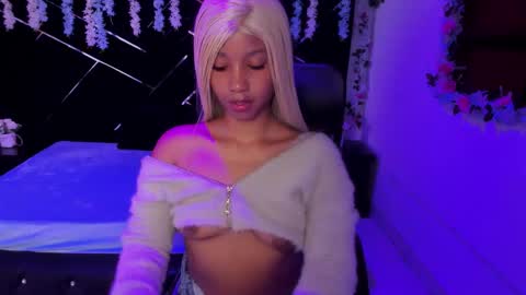 lunna online show from February 19, 3:28 am