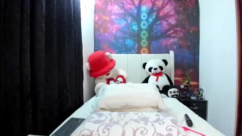 Snapshot of lunaa_mayerr chatting on October 22, 1:32 am lunaa mayer online show from October 22, 1:32 am