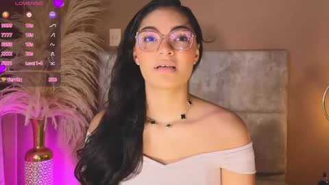 Luna Aspen online show from April 3, 5:55 pm