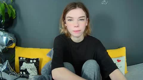 lunaastar_ online show from December 11, 10:14 am