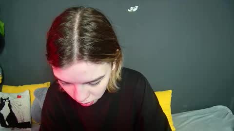 lunaastar_ online show from December 5, 9:17 am