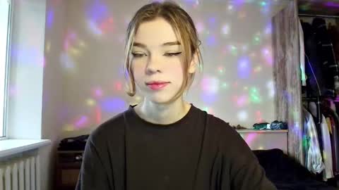 lunaastar_ online show from December 8, 10:41 am