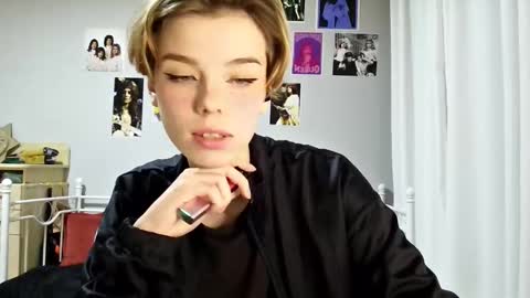 lunaastar_ online show from January 10, 4:41 pm