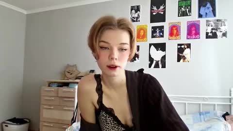 lunaastar_ online show from March 2, 11:09 am