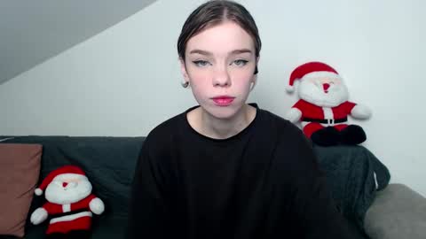 lunaastar_ online show from December 9, 10:11 am