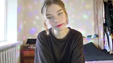 lunaastar_ online show from December 6, 12:05 pm