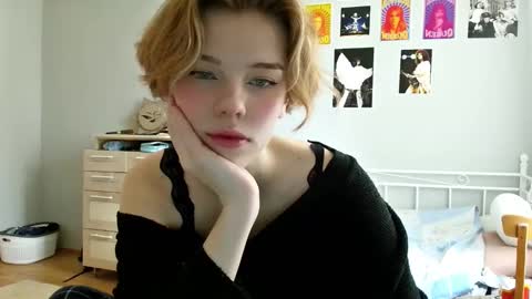 lunaastar_ online show from March 9, 8:07 am