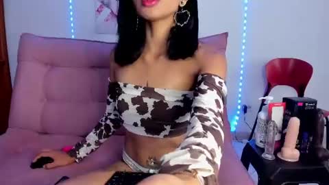 lunadolie online show from July 28, 2:13 pm