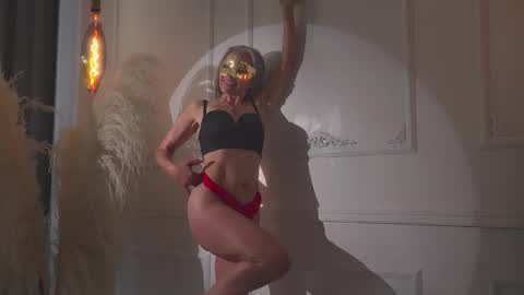 lunamisteriosa_ online show from February 23, 11:31 am