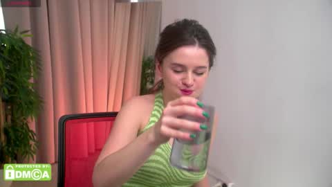 lunaolivia_ online show from February 23, 10:58 am