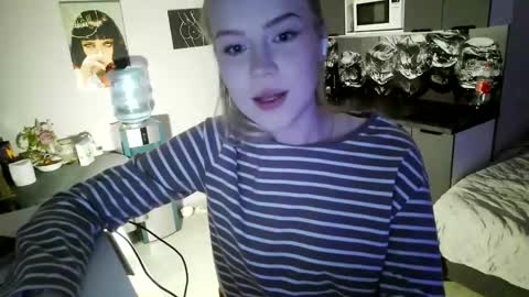 lunapeony online show from February 2, 6:18 pm