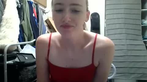 lunapixie2020 online show from May 16, 3:31 am