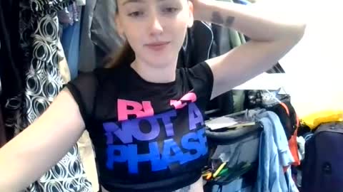 lunapixie2020 online show from June 15, 9:37 pm