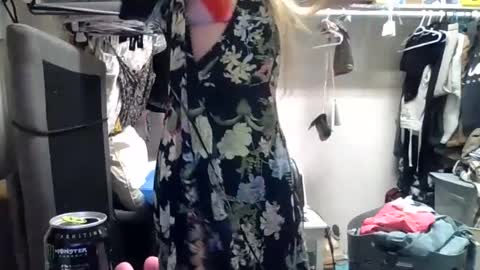 Snapshot of lunapixie2020 chatting on February 4, 8:35 am lunapixie2020 online show from February 4, 8:35 am