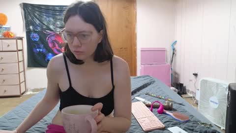 lunaquinn45 online show from December 22, 4:27 pm