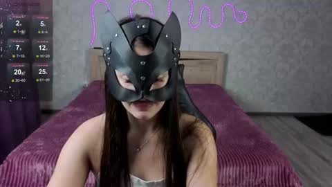 lunara6 online show from July 27, 5:10 pm