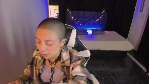 Snapshot of lunarichy chatting on October 6, 12:44 pm lunarichy online show from October 6, 12:44 pm