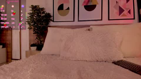 Luna Ruso  online show from April 6, 8:10 pm