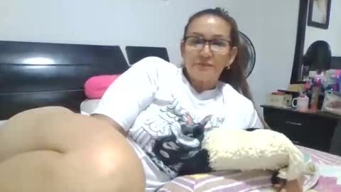 Lupita online show from November 29, 2:59 am