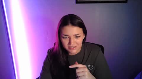 Snapshot of lushlolly chatting on January 12, 6:28 am lushlolly online show from January 12, 6:28 am