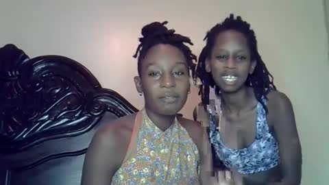 lutino_lovebirds online show from March 15, 7:16 pm