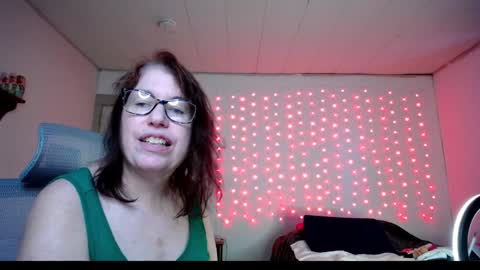 Shauna online show from December 8, 8:04 pm