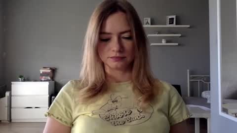 Snapshot of lux_millie chatting on October 19, 2:08 pm Millie online show from October 19, 2:08 pm