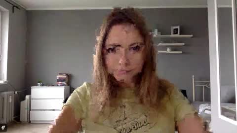 Snapshot of lux_millie chatting on October 7, 7:24 am Millie online show from October 7, 7:24 am