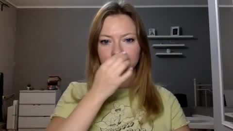 Snapshot of lux_millie chatting on September 23, 9:02 pm Millie online show from September 23, 9:02 pm