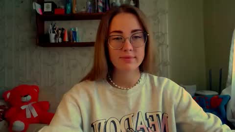 Snapshot of luxie_queen chatting on October 2, 9:58 am Katie online show from October 2, 9:58 am