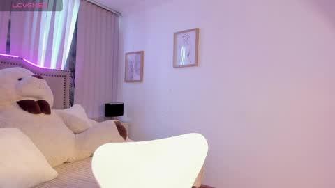 lya_brown online show from April 7, 11:45 am