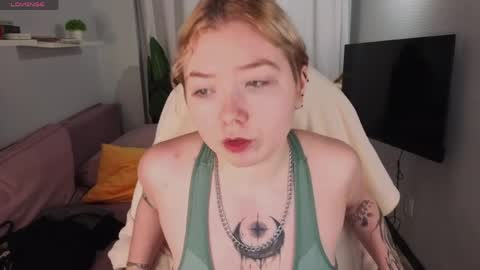 lycorisred online show from April 2, 10:24 am