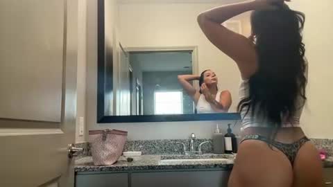 Lylee online show from July 22, 10:00 pm