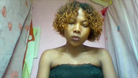 lyndah19 online show from February 1, 7:12 pm