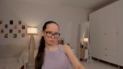Snapshot of lynettebails chatting on March 10, 4:14 pm Sara online show from March 10, 4:14 pm