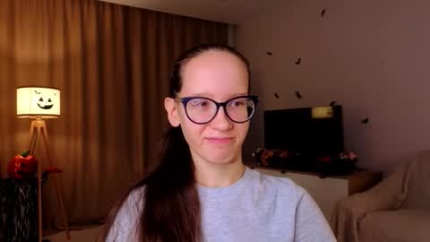 Sara online show from November 8, 4:23 pm