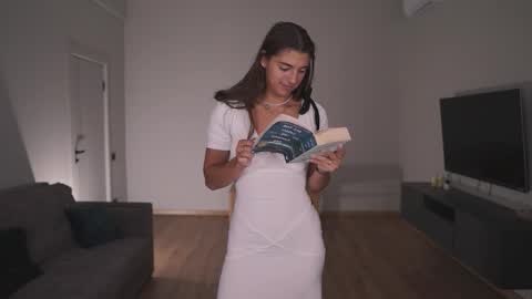  LYNN  online show from March 13, 6:15 am