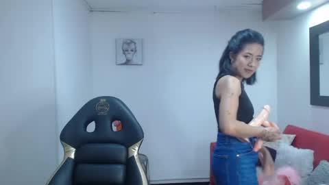 lynn_turner_ online show from April 13, 7:36 pm