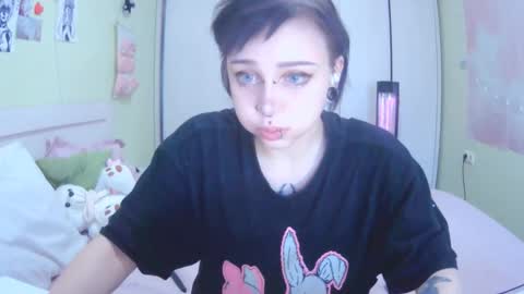 Snapshot of lynncottingham chatting on October 17, 10:51 am Kira online show from October 17, 10:51 am