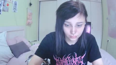 Snapshot of lynncottingham chatting on October 20, 10:29 am Kira online show from October 20, 10:29 am