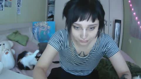 Snapshot of lynncottingham chatting on October 4, 10:32 am Kira online show from October 4, 10:32 am