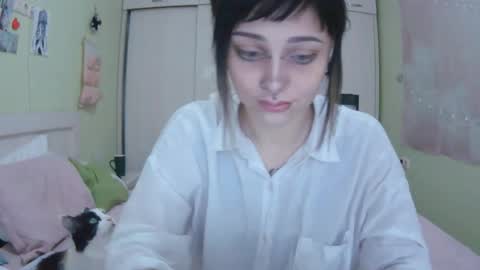 Snapshot of lynncottingham chatting on October 13, 10:18 am Kira online show from October 13, 10:18 am